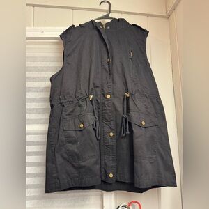 Black Sleeveless Hooded Jacket